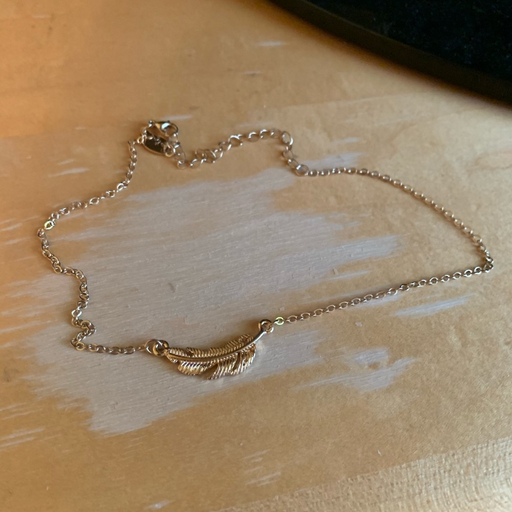 Rue 21 gold feather choker